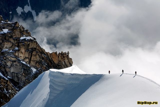 Открытка великолепная альпинисты в горах