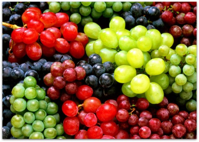 Разноцветный виноград.