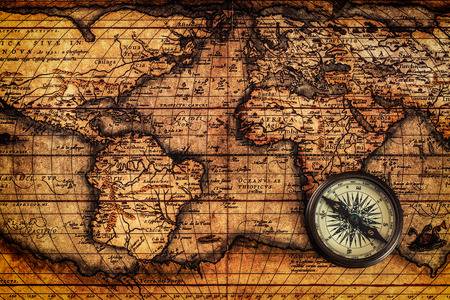 Старинная карта мира, компас.