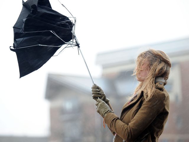 Девушка с зонтиком.