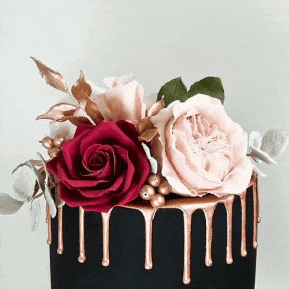 Шоколадный торт с цветами