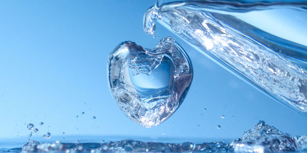 Вода в форме сердца.