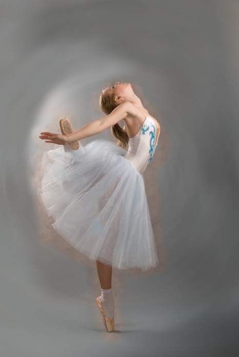Балерина в белой пачке.