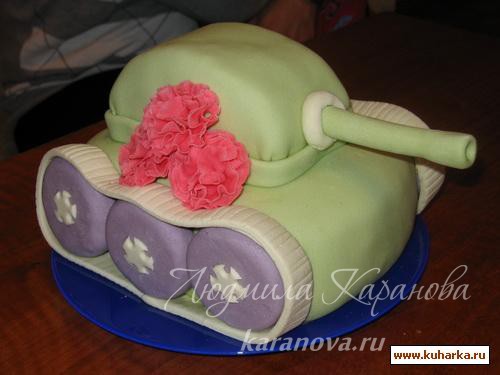 Торт в форме танка.