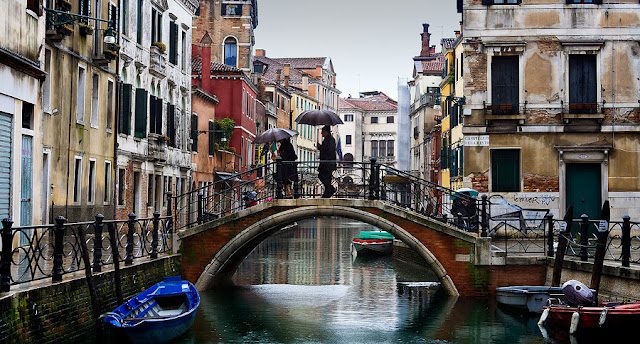 Красивая улица Венеции.