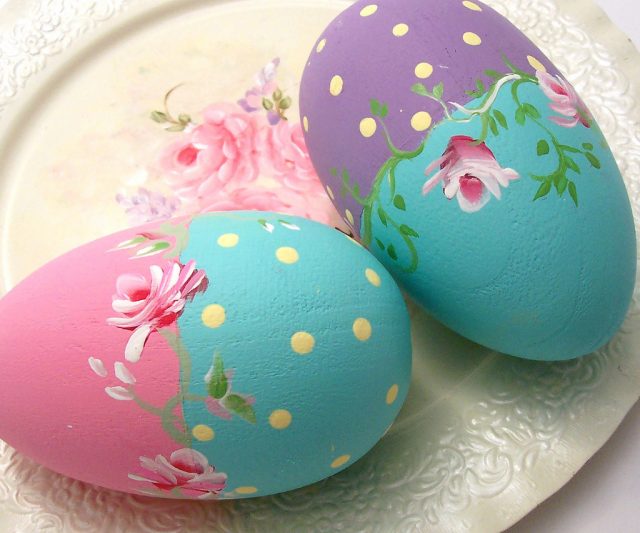 Разноцветные яйца.