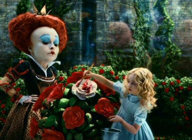 Королева, розы и Алиса.