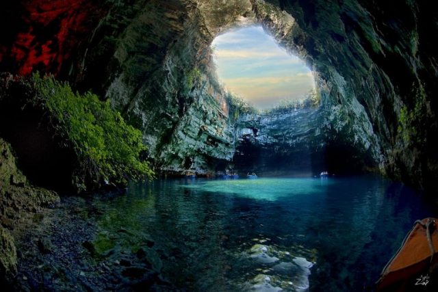 Озеро, пещера.