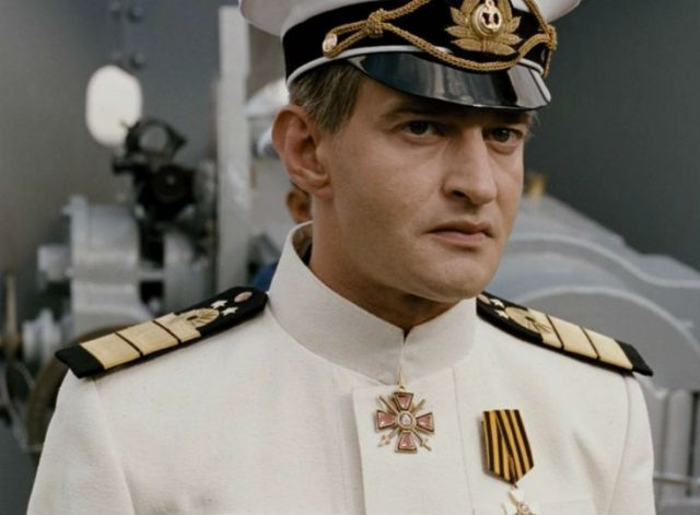 Хабенский в форме адмирала.