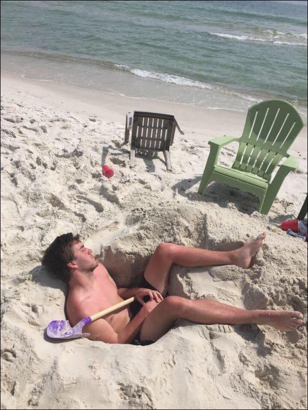 Прикольная картинка парень нп пляже