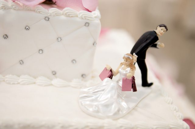 Торт «жених ловит невесту на удочку».