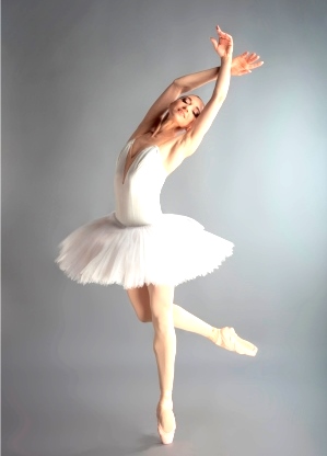 Балерина в белой пачке.