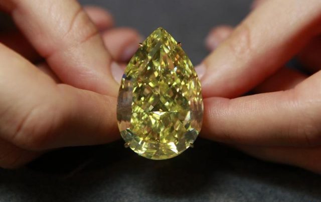 Желтый алмаз.