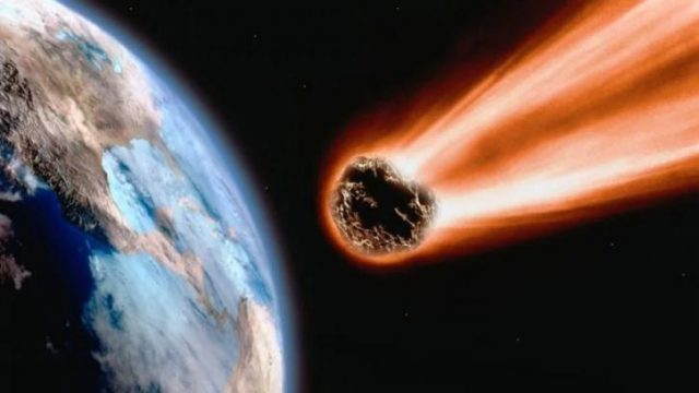 Астероид приближается к Земли.