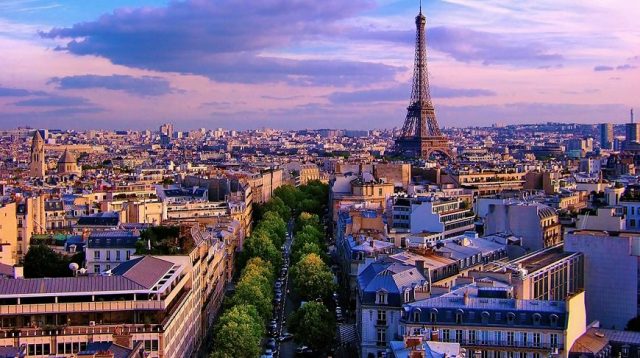 Красивый Париж с высоты.
