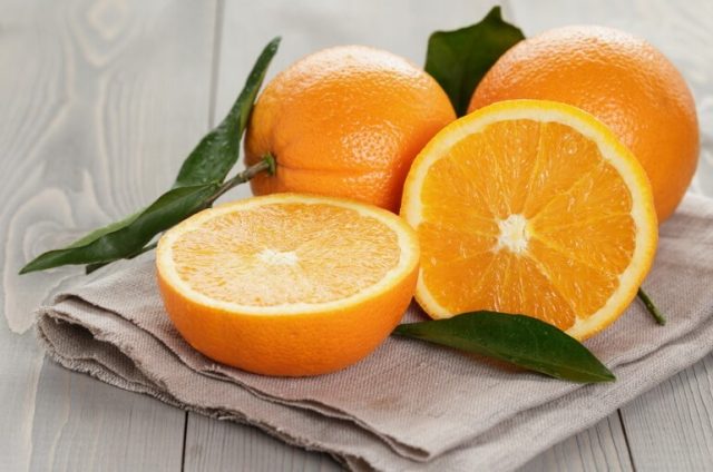 Апельсины в разрезе.
