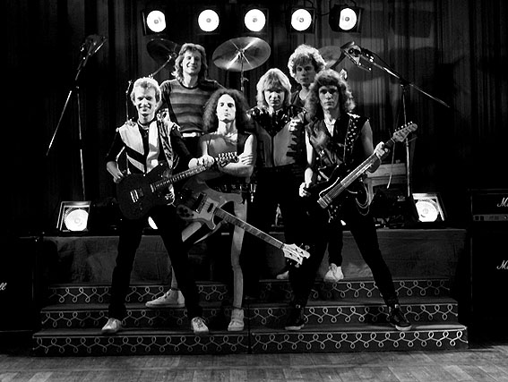 Черно-белое фото рок-группы «Ария».
