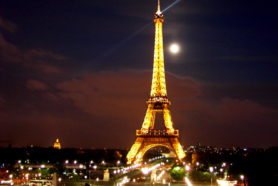Ночь, Париж, Эйфелева башня.