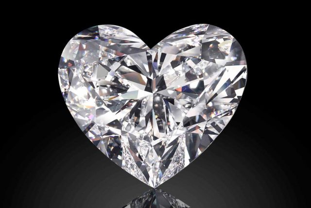 Алмаз в форме сердца.