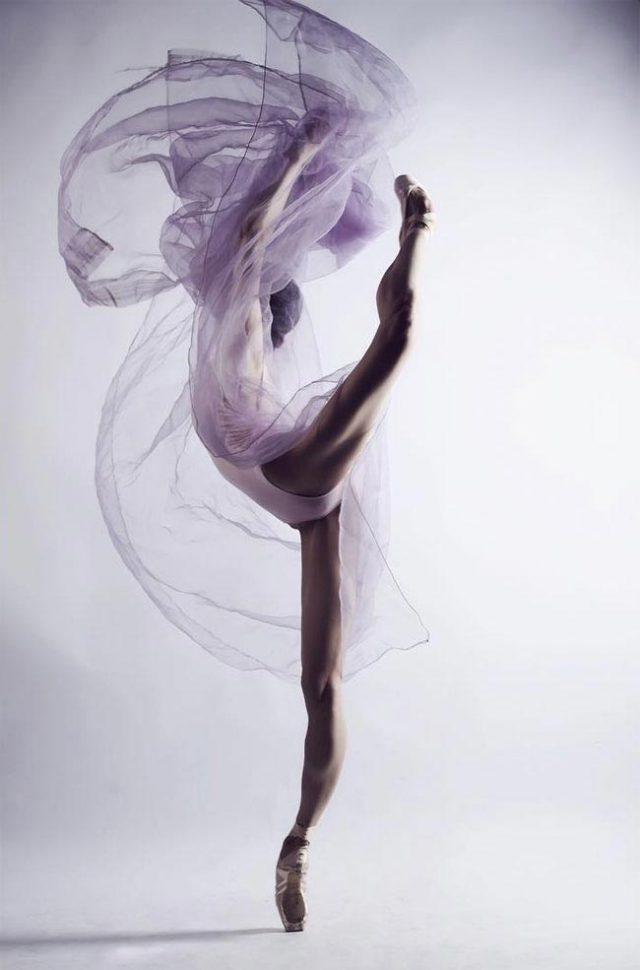 Красивая балерина.