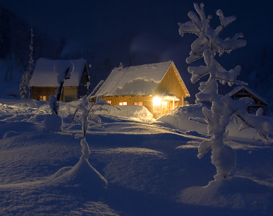 Открытка чудесная зимний вечер в деревне