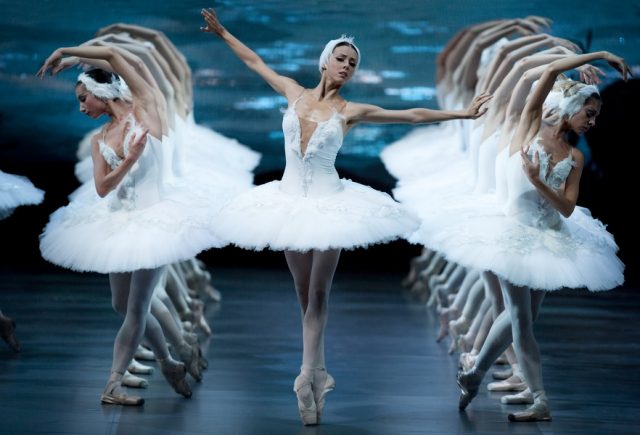 Балерина «Белый лебедь».