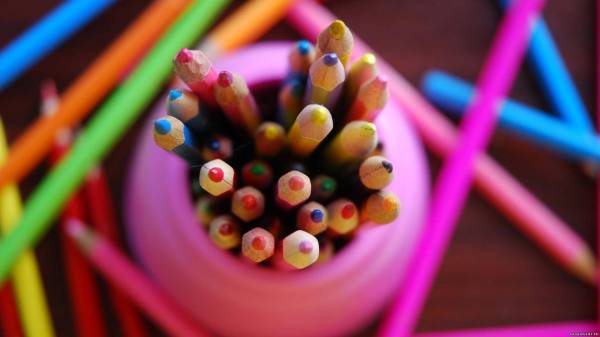 Разноцветные карандаши.