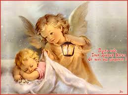 Ангелочек с лампой укрывает ребенка.