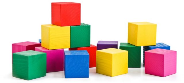 Разноцветные кубики для малышей.