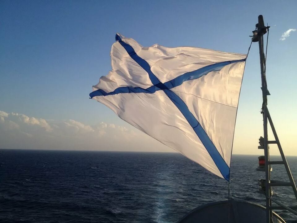 Андреевский флаг на корабле.