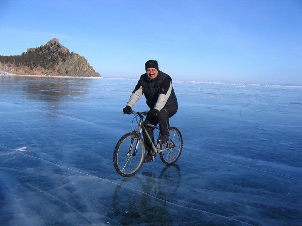 На велосипеде по льду.