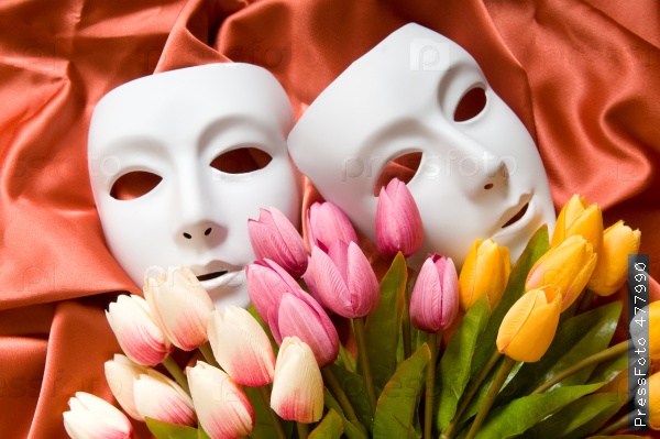 Театральные маски, цветы.