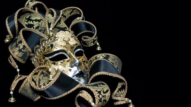 Чудесная карнавальная маска