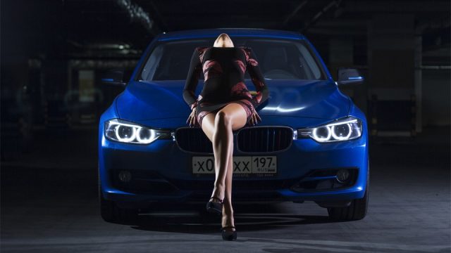Девушка и BMW