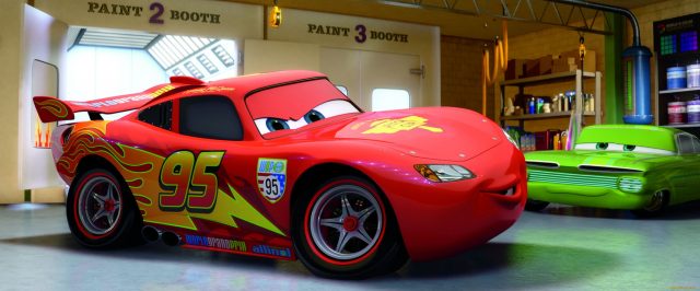 Красное авто из мультфильма тачки