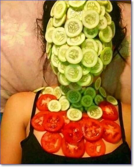 Девушка с овощами на лицк