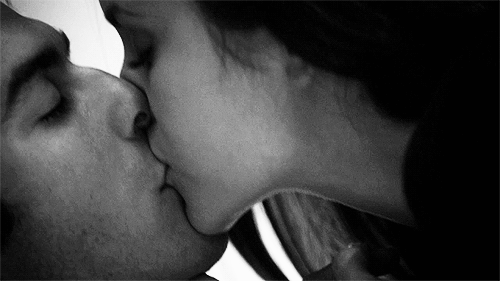 Французский поцелуй. Страстный поцелуй. Поцелуи страстные в губы. Поцелуй с языком.