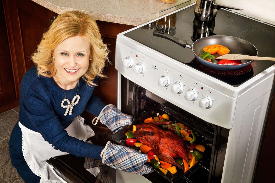3. Горячие фото Dorothy Grant на кухне, Аппетитные домохозяйки