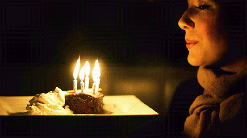 11. Гифка живое фото торт на день рождения