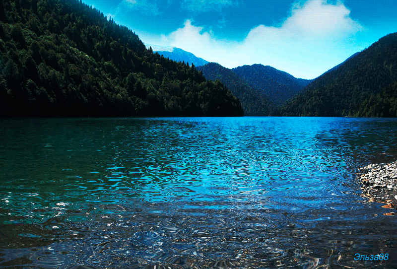 3. Картинка озеро среди гор