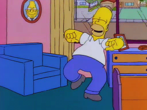 3. Гифка Танцы. Гомер танцует от избытка радостных эмоций. Гифка отлично подойдёт для выражения подобных ощущений.