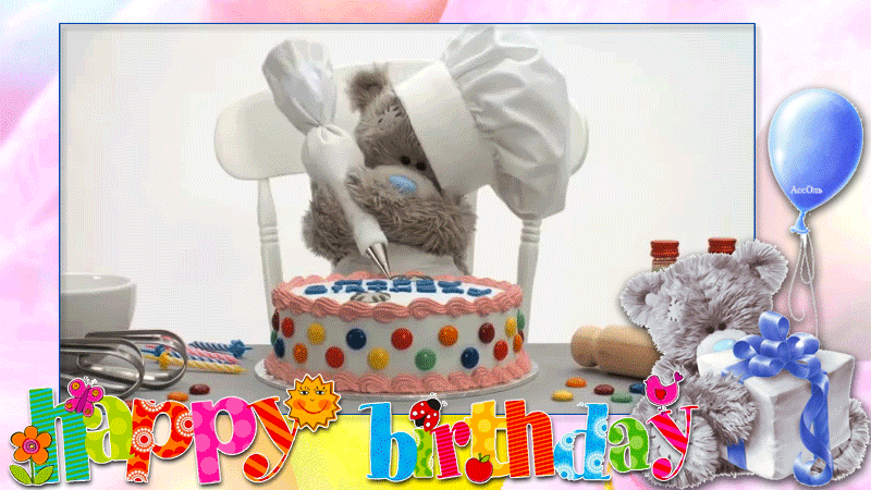 7. Прикольная gif картинка плюшевый мишка делает торт со свечками на день рождения.