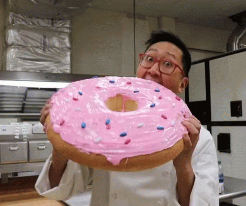 1. Гифка китаец ест огромный пончик